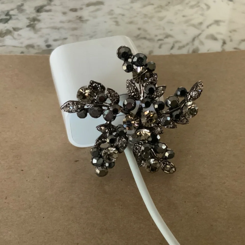 Brooch - Picture 3 of 3
